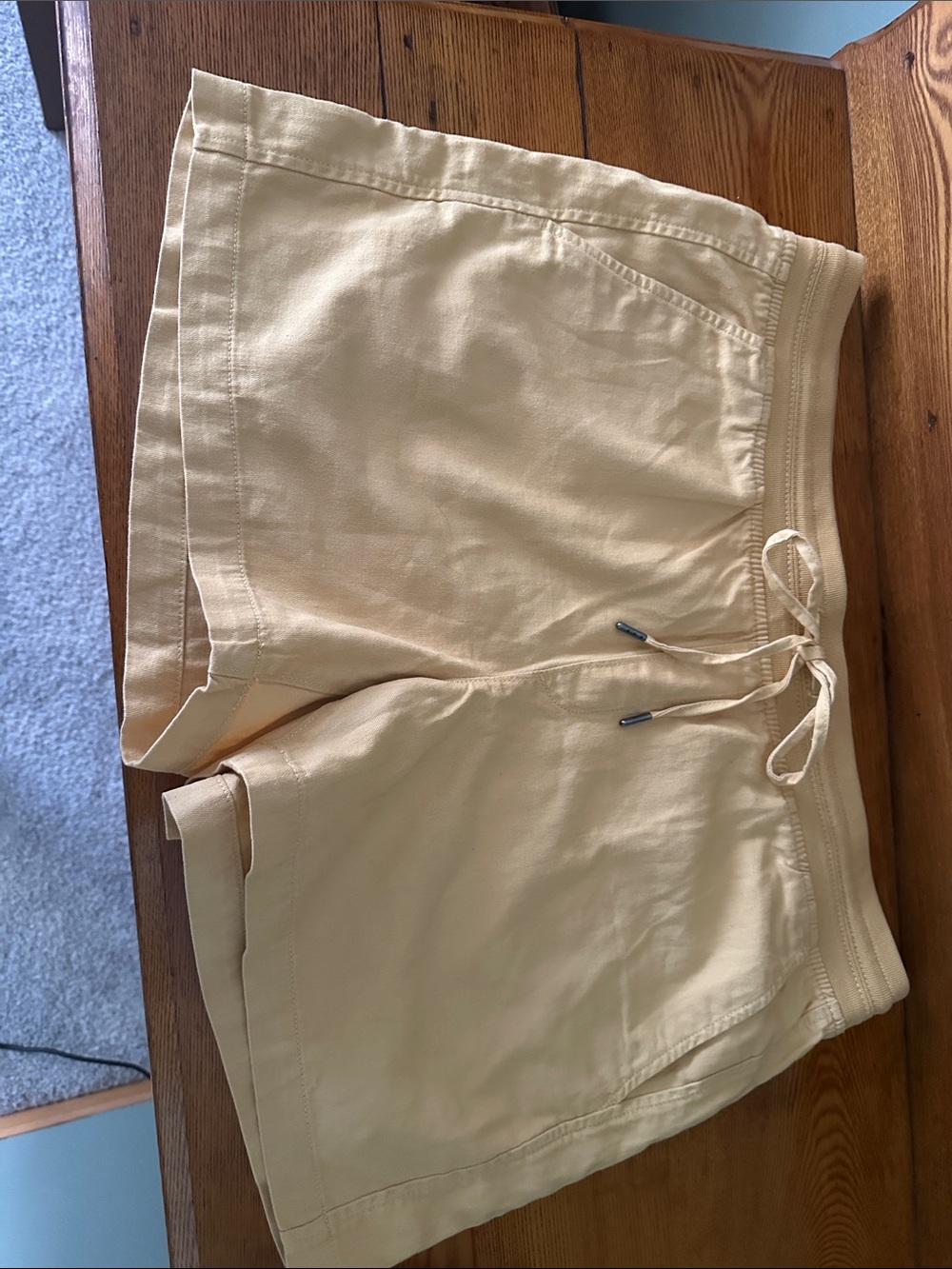 Orvis Pale Yellow Drawstring Shorts! Pretty golden yellow woman’s shorts! XL